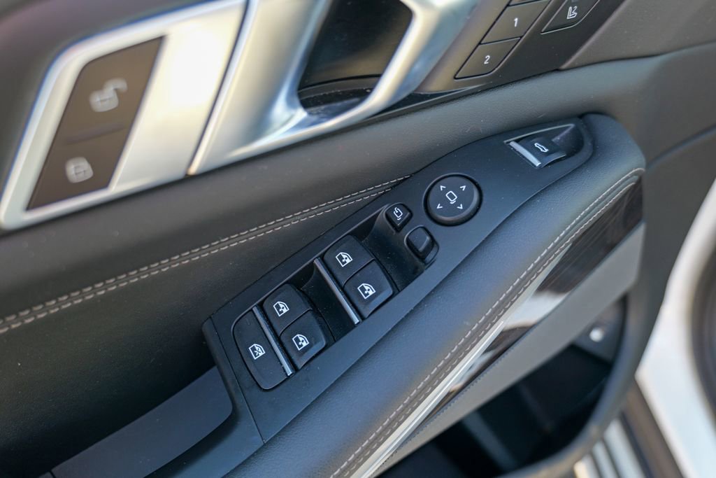 Used 2024 BMW X5 xDrive50e image 18