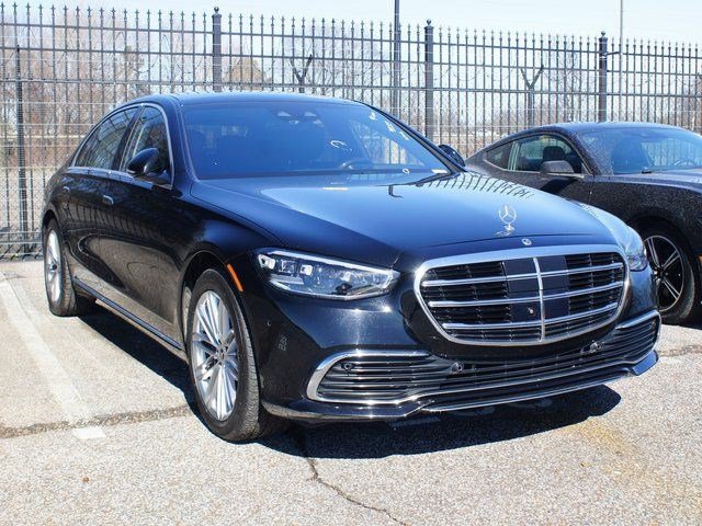 Used 2021 Mercedes-Benz S 580 4MATIC Sedan w/ 3D Technology Package image 3