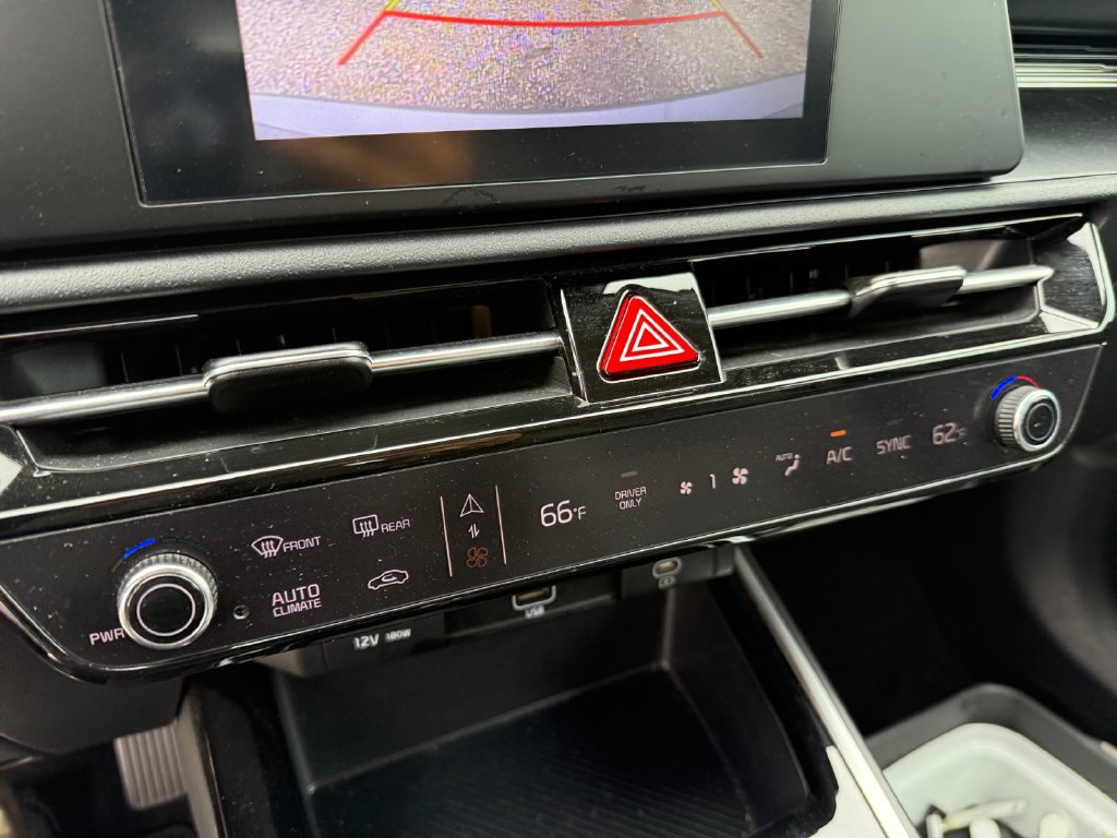 Used 2025 Kia Niro LX FWD image 28
