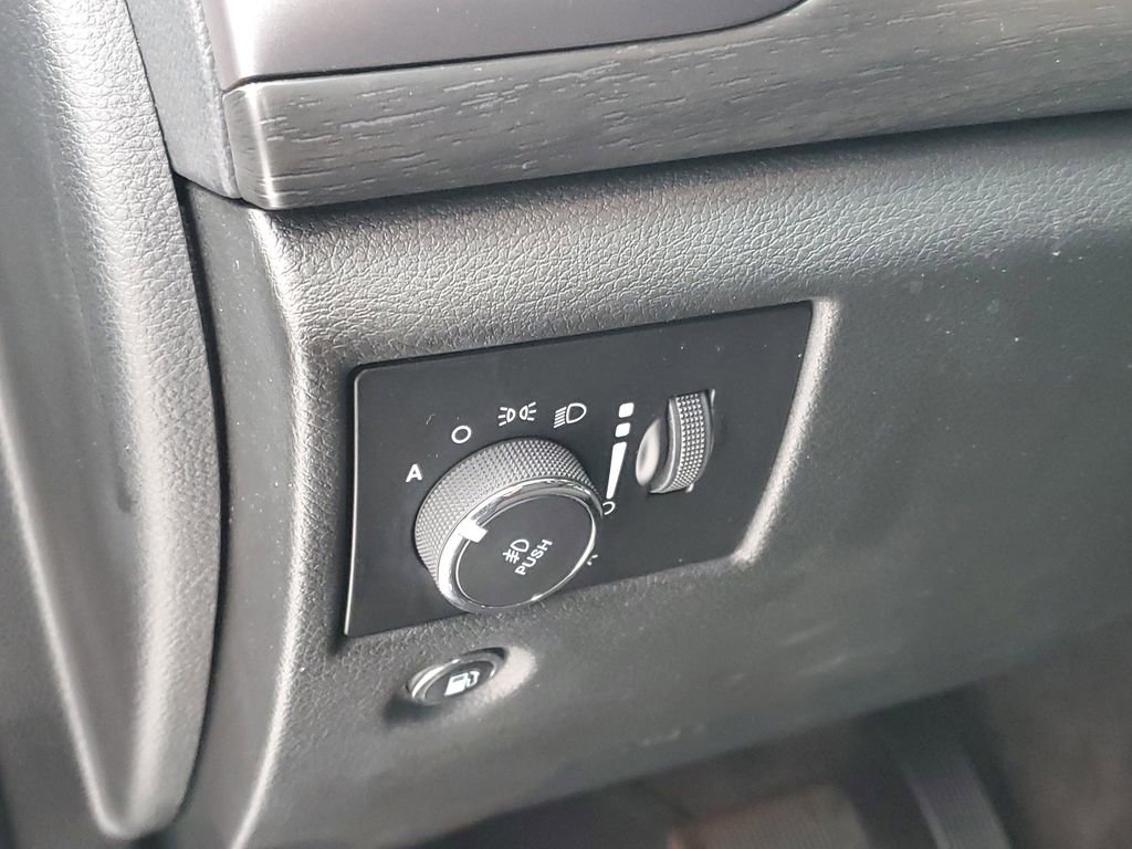 Used 2018 Jeep Grand Cherokee Laredo image 14