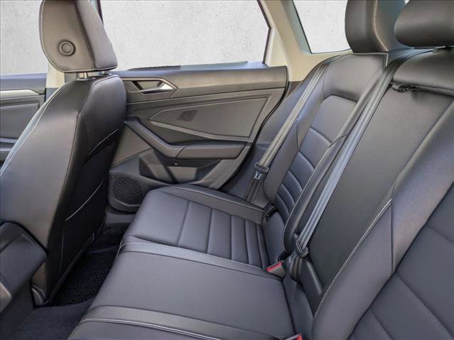 Used 2024 Volkswagen Jetta SE w/ Black Wheel Package image 17