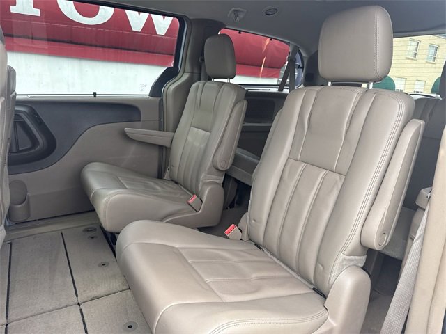 Used 2013 Chrysler Town & Country Touring image 21