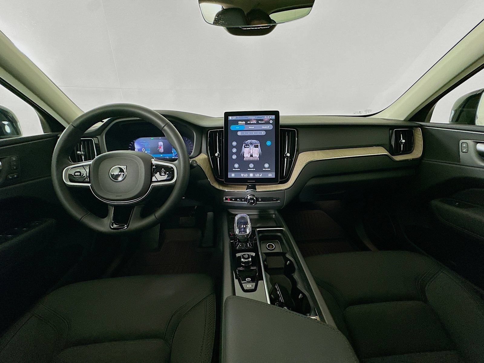 New 2026 Volvo XC60 B5 Plus w/ Protection Package Premier AWD/4WD image 14