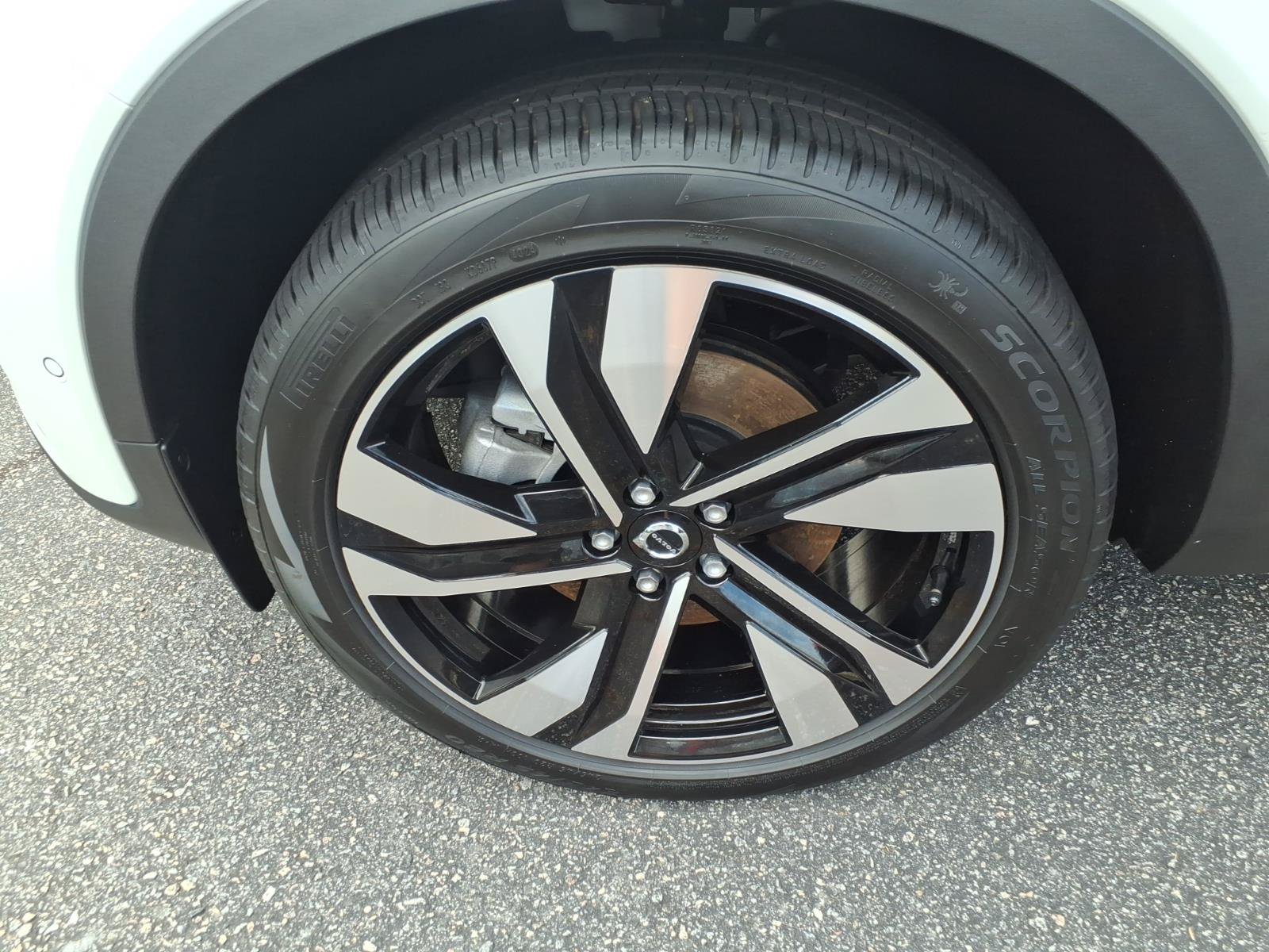 Used 2025 Volvo XC40 B5 Ultra AWD/4WD image 10