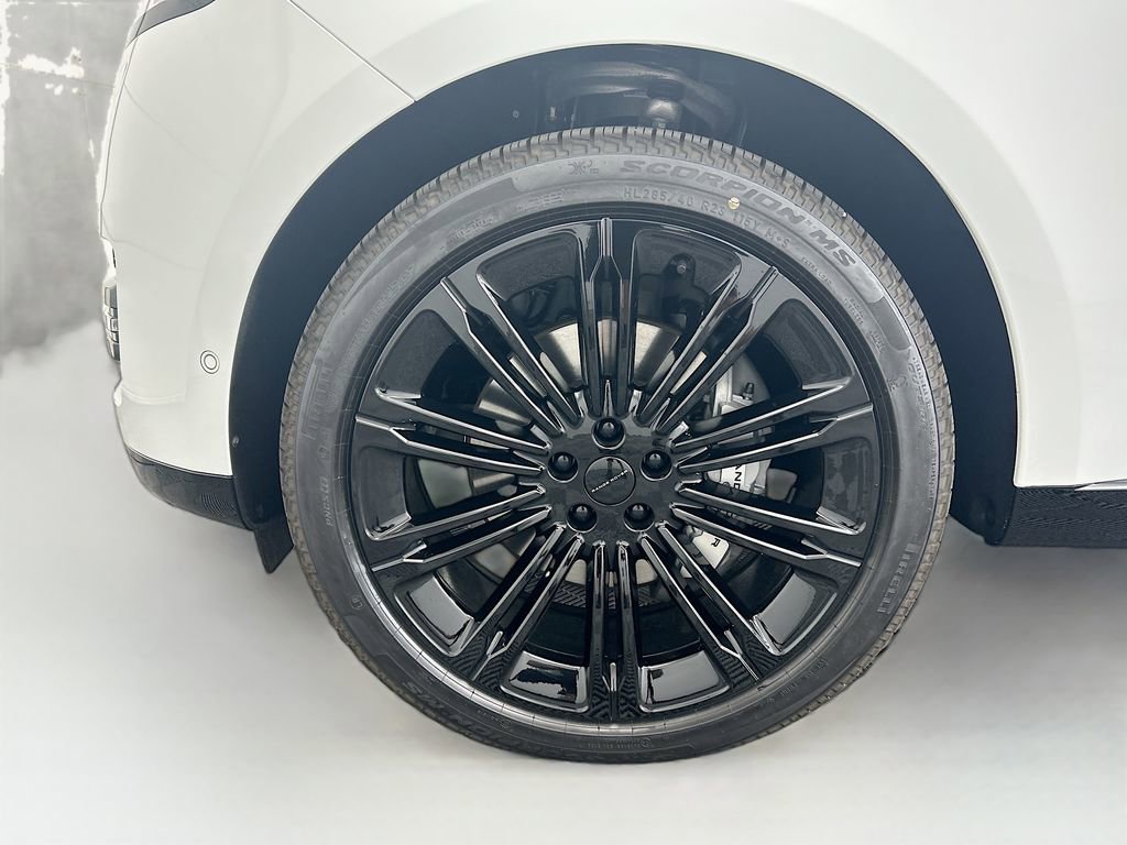 New 2026 Land Rover Range Rover Long Wheelbase SE image 30
