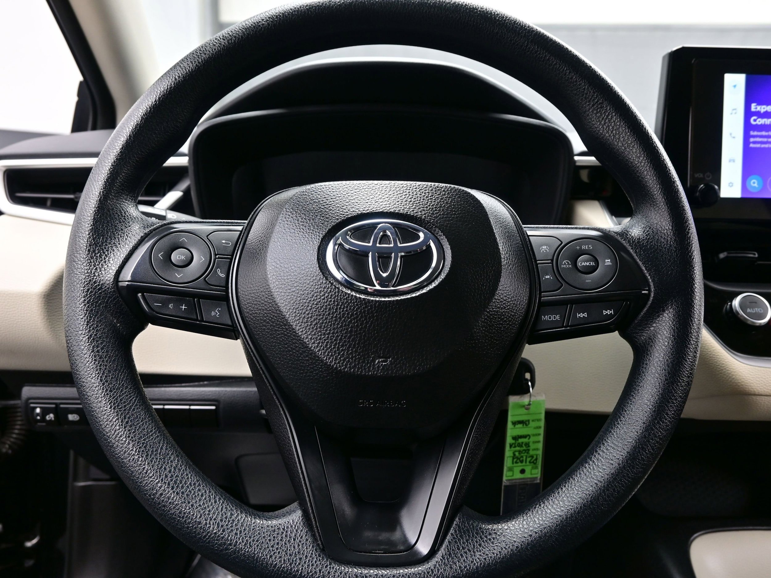 Used 2025 Toyota Corolla LE FWD image 21