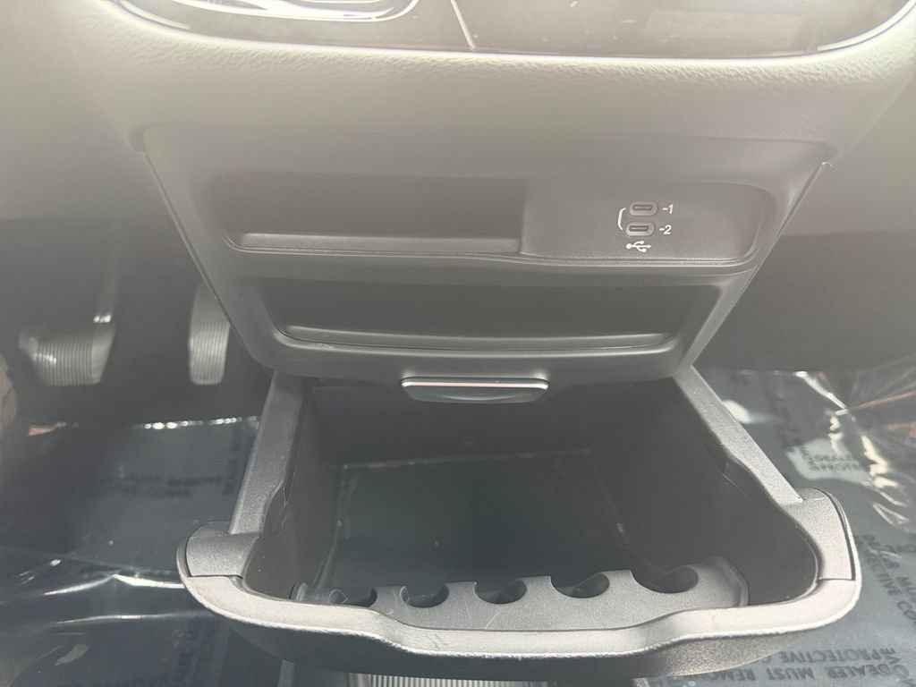 Used 2026 Chrysler Pacifica Select image 22