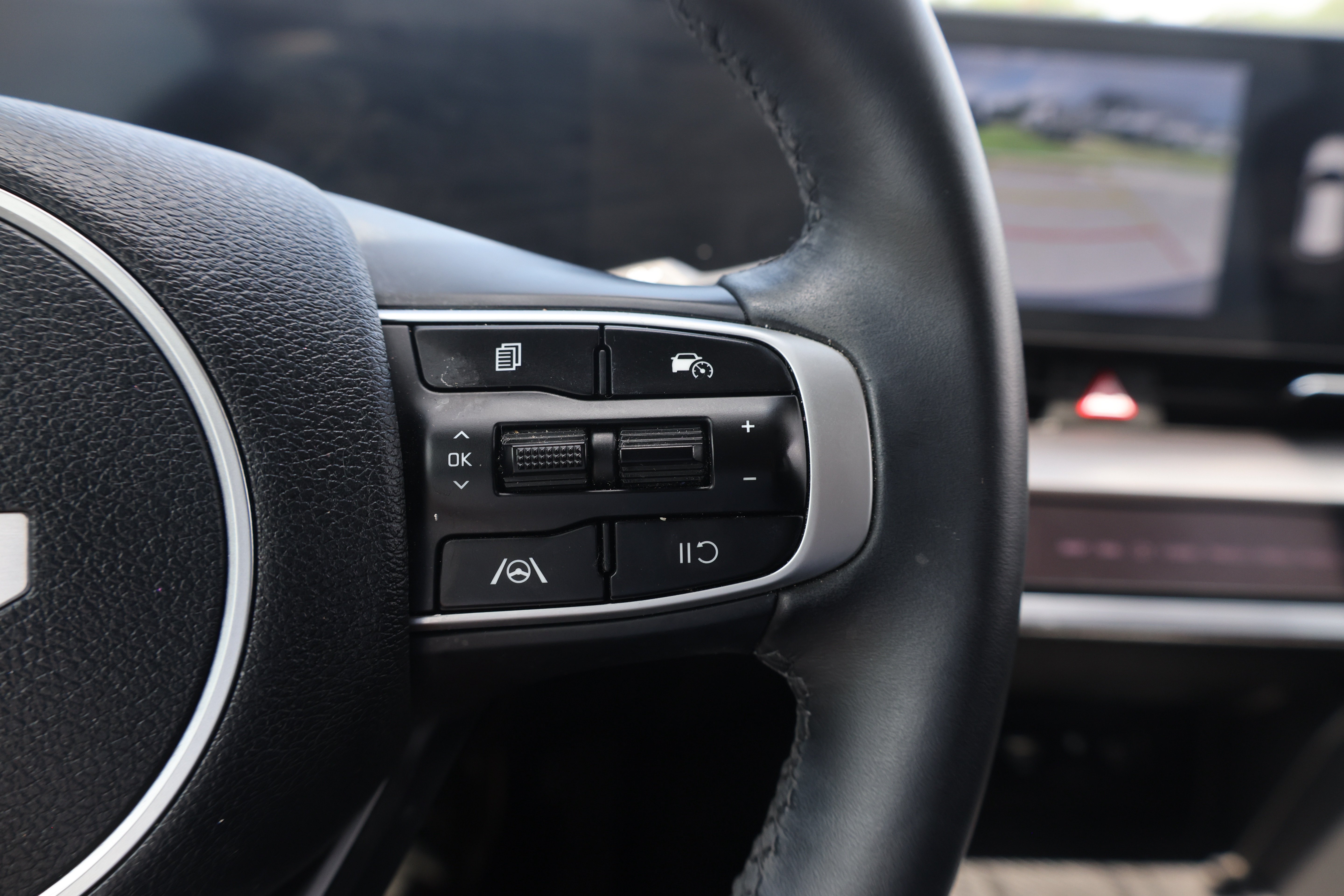 Used 2024 Kia Sportage EX FWD image 21