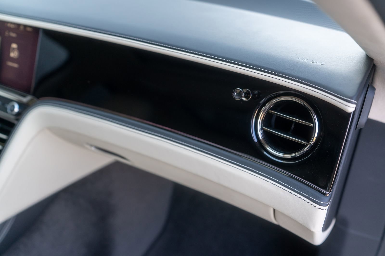 New 2026 Bentley Flying Spur Plug-In Hybrid image 49