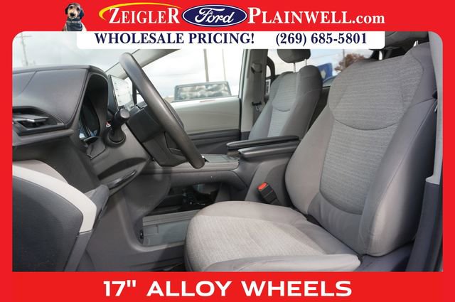 Used 2021 Toyota Sienna LE image 17