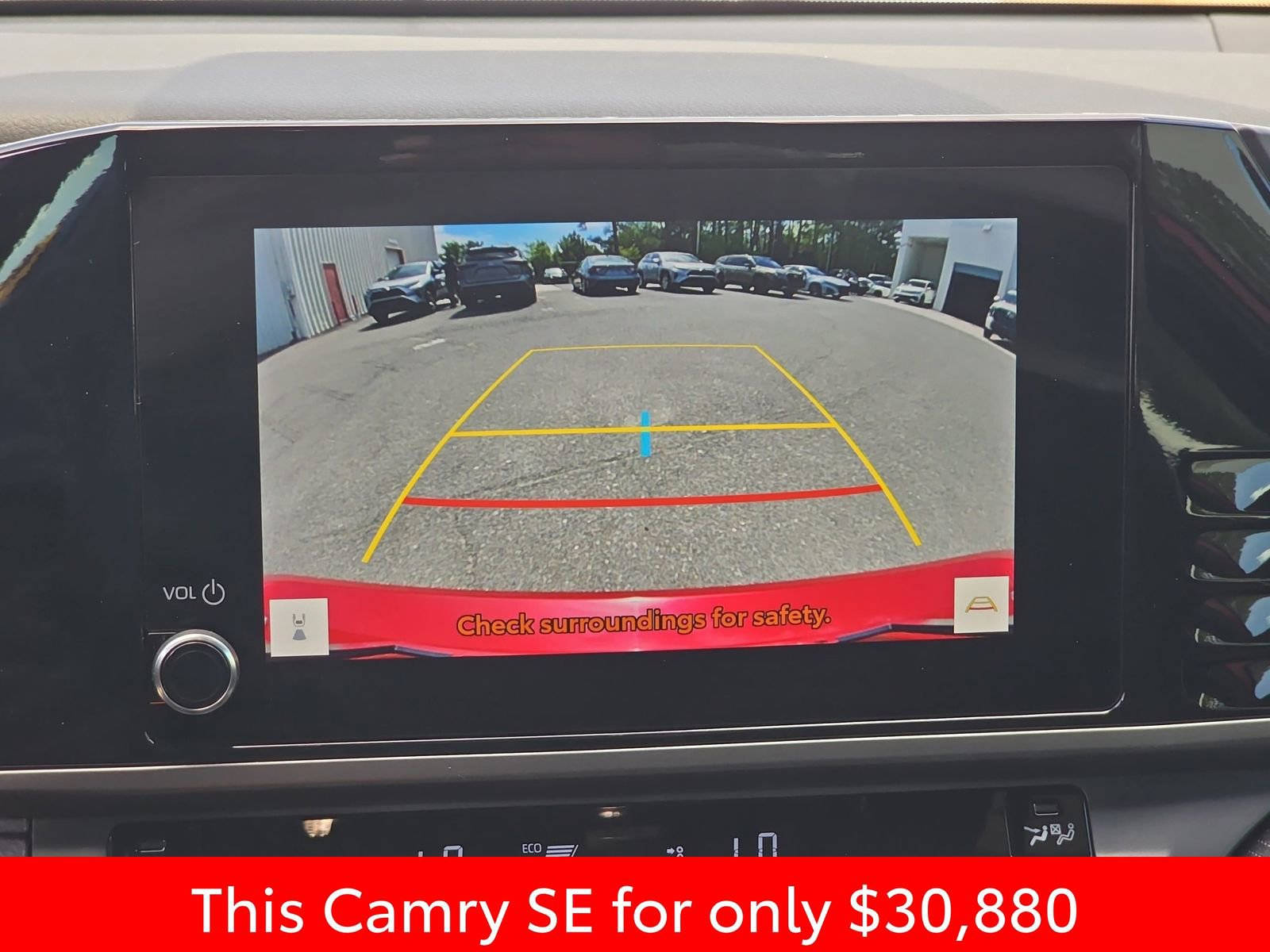 Used 2025 Toyota Camry SE w/ Convenience Package FWD image 30