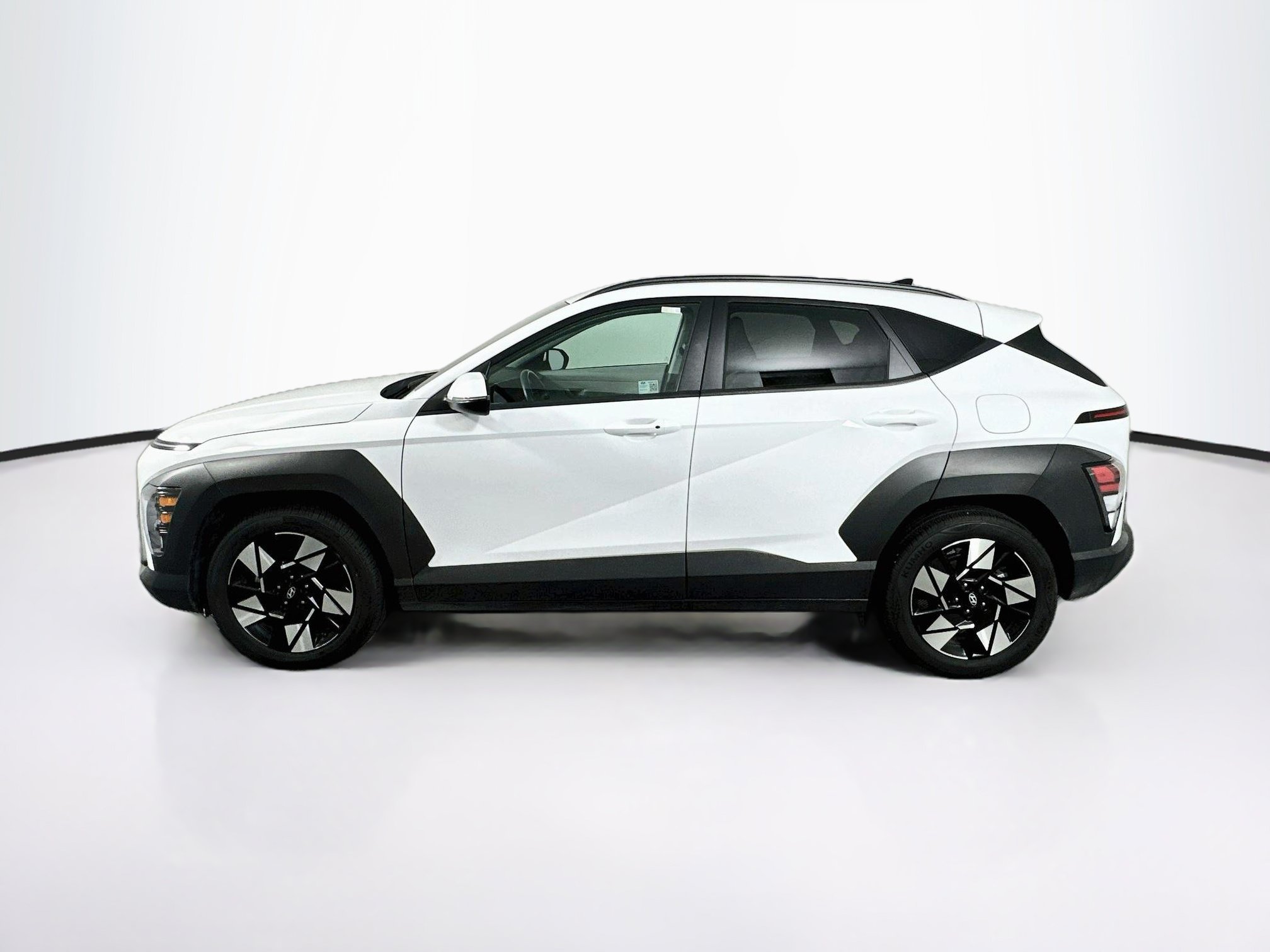 Used 2025 Hyundai Kona SEL FWD image 4