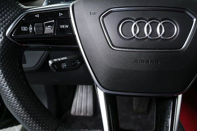 Used 2023 Audi e-tron GT Prestige image 9