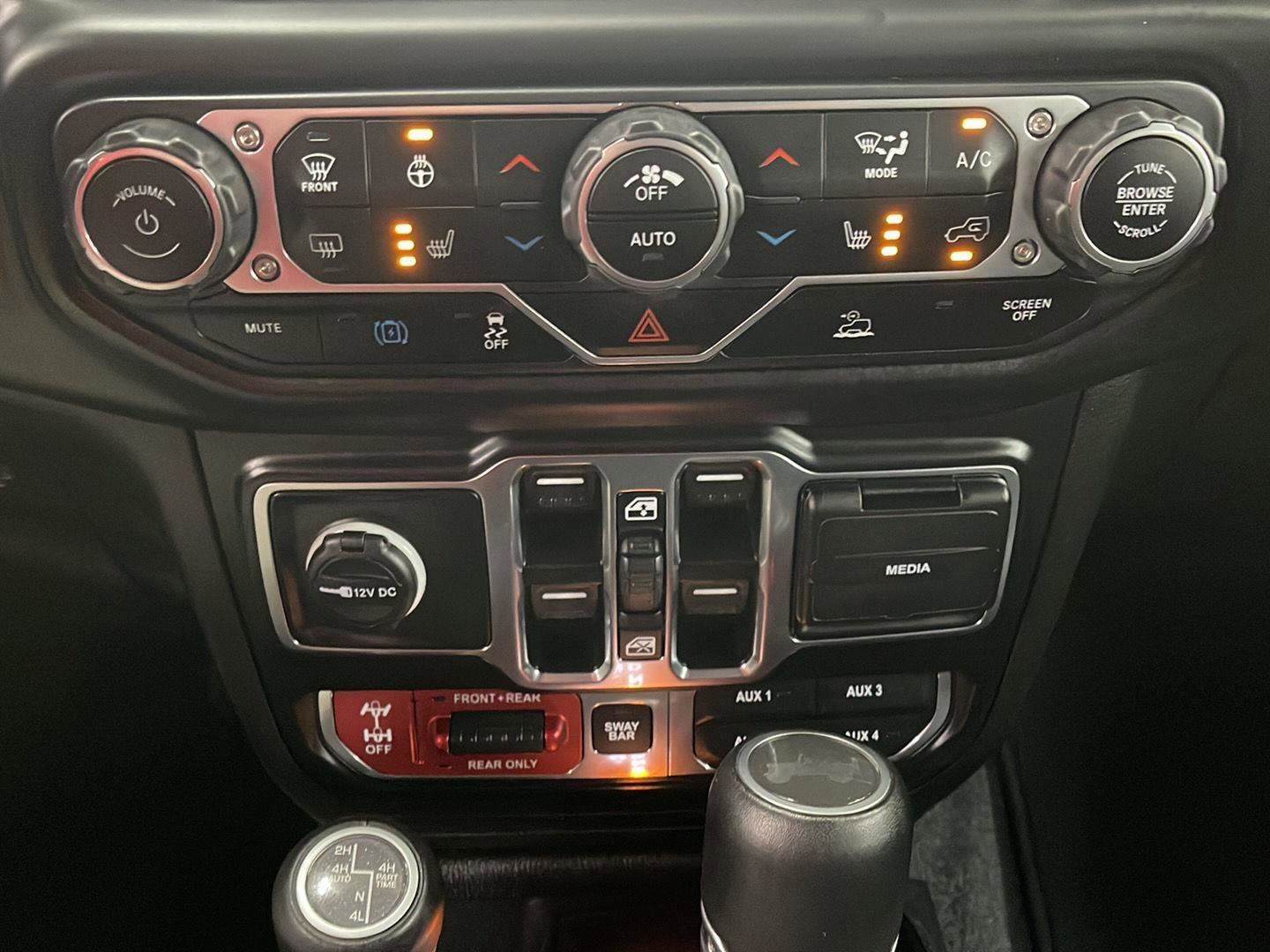 Used 2023 Jeep Wrangler Unlimited Rubicon 4xe w/ Cold Weather Group AWD/4WD image 16