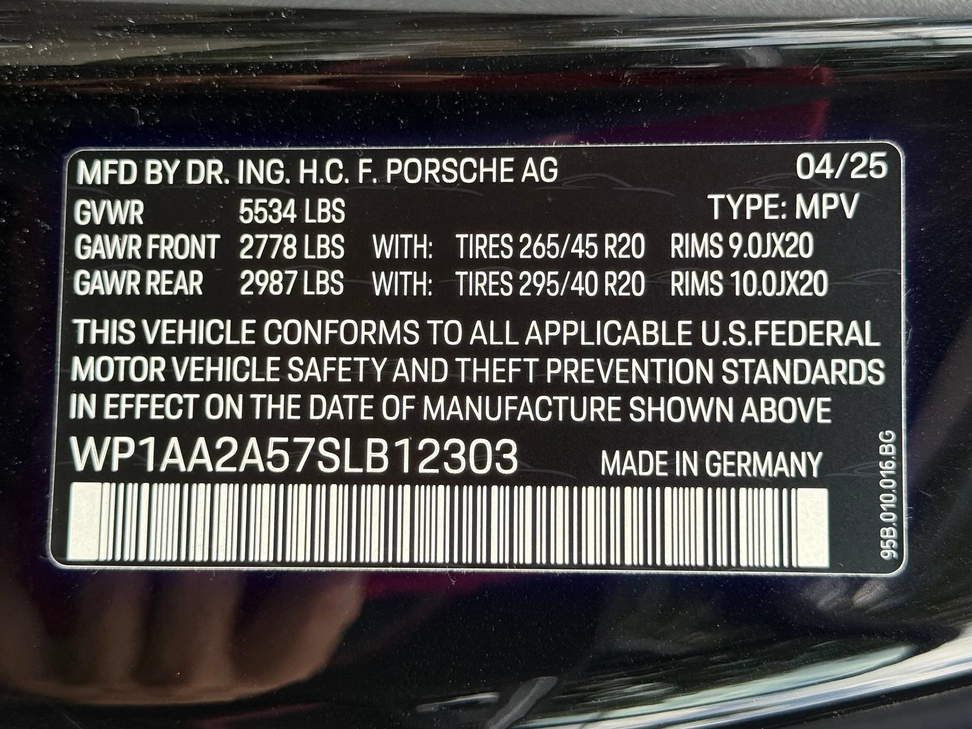 New 2025 Porsche Macan AWD/4WD image 37