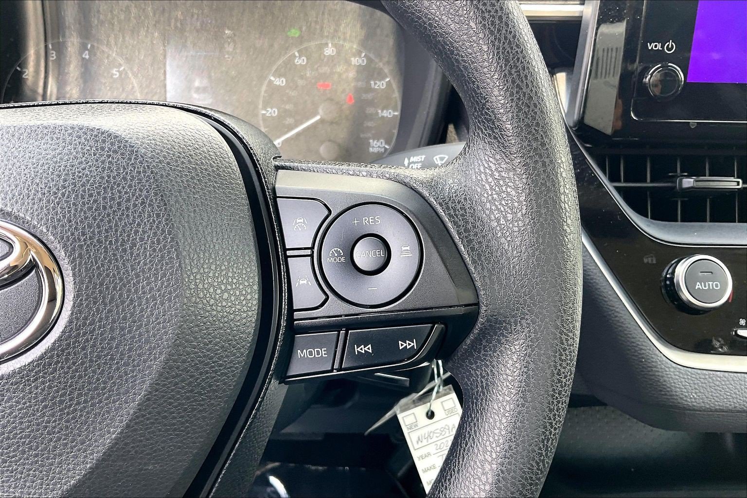 Used 2025 Toyota Corolla LE FWD image 24