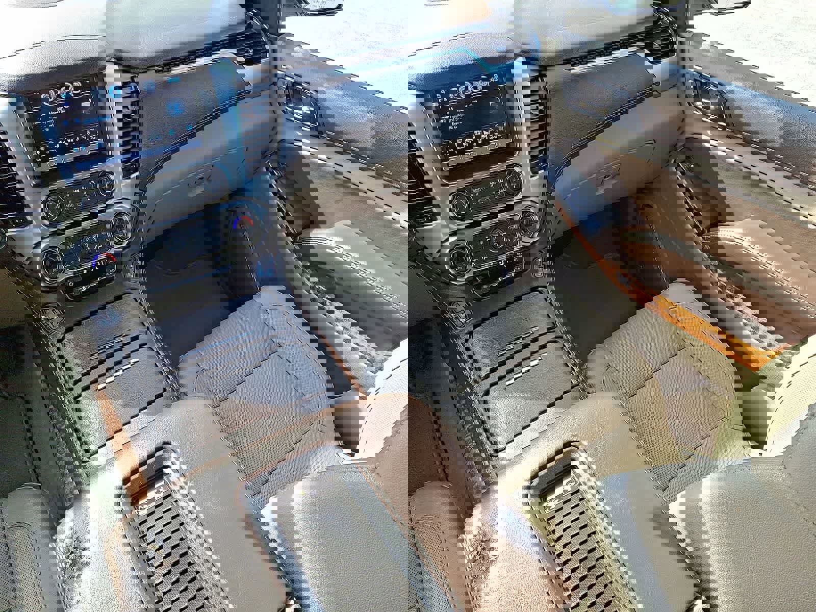 Used 2018 Chevrolet Suburban Premier image 12