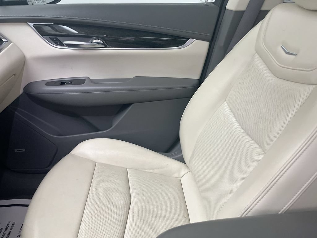 Used 2020 Cadillac XT6 Premium Luxury FWD image 11