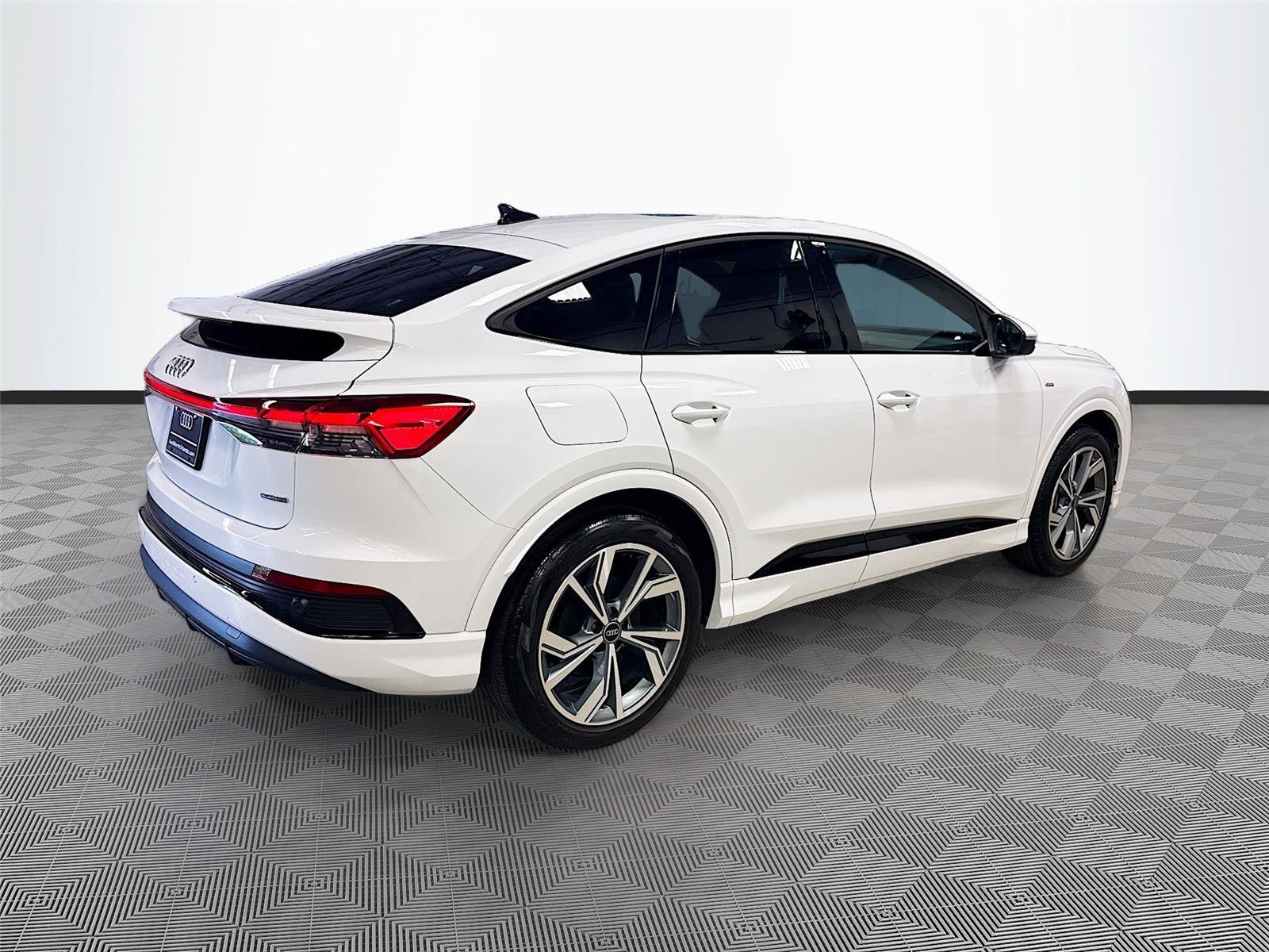 Certified 2025 Audi Q4 e-tron Premium w/ Convenience Package AWD/4WD image 7