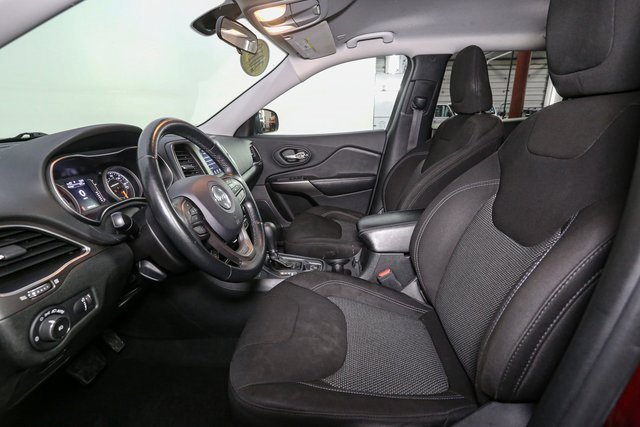 Used 2019 Jeep Cherokee Latitude w/ Cold Weather Group image 37