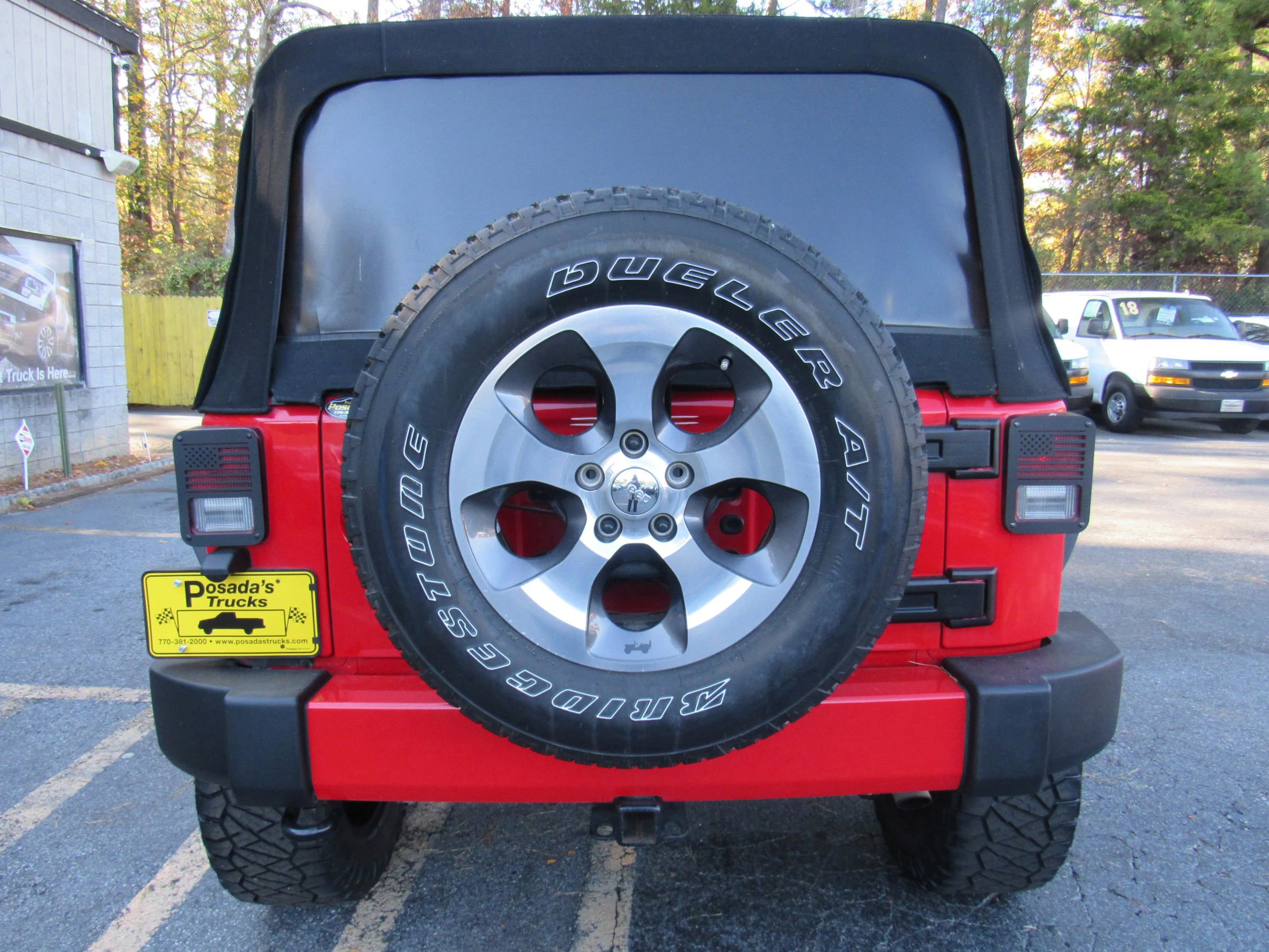 Used 2017 Jeep Wrangler Unlimited Sahara w/ Connectivity Group AWD/4WD image 6