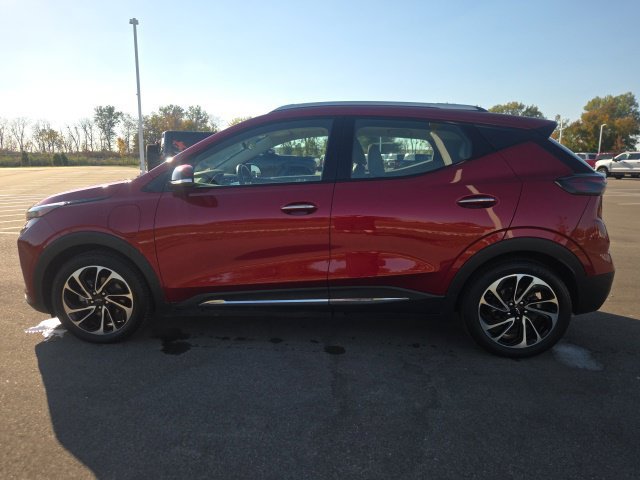 Used 2023 Chevrolet Bolt EUV Premier w/ Sun & Sound Package FWD image 12