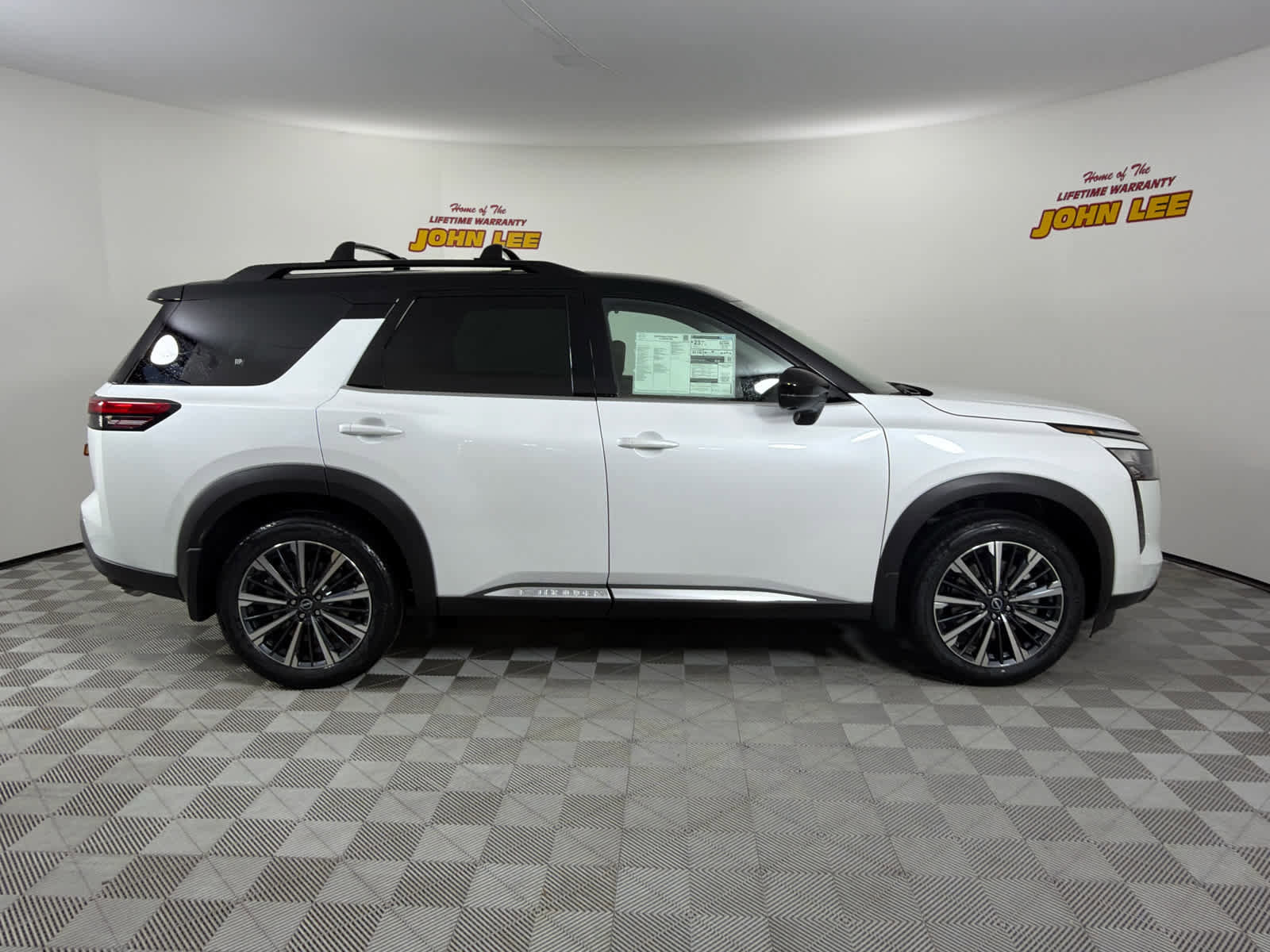 New 2026 Nissan Pathfinder Platinum image 7