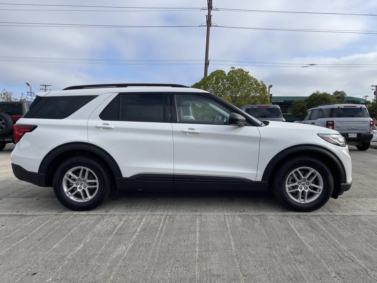 New 2026 Ford Explorer Active RWD image 2