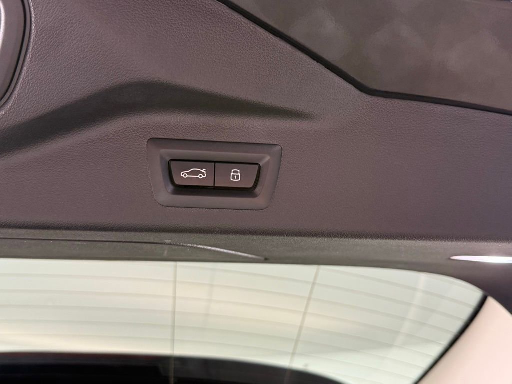 Used 2025 BMW X7 xDrive40i image 15