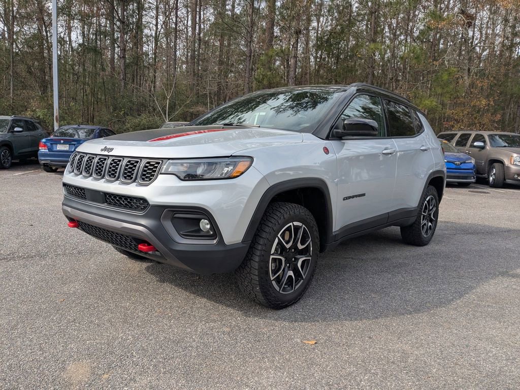 Used 2024 Jeep Compass Trailhawk image 8