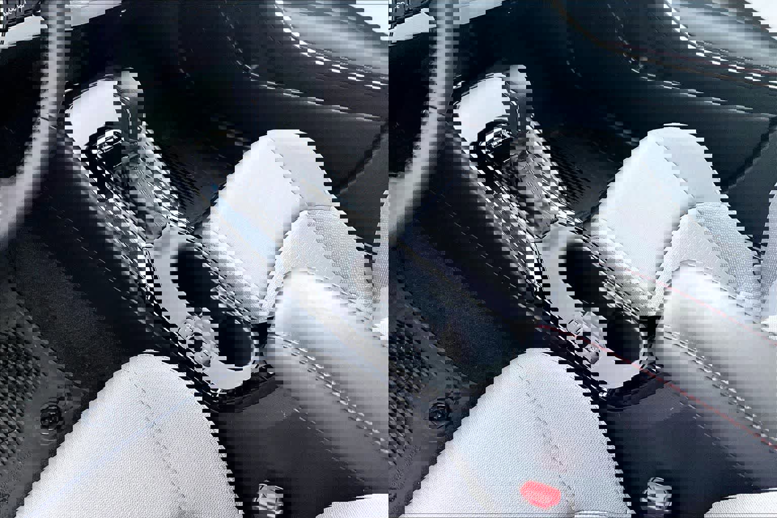 Used 2025 Toyota Corolla SE w/ Convenience Package FWD image 17