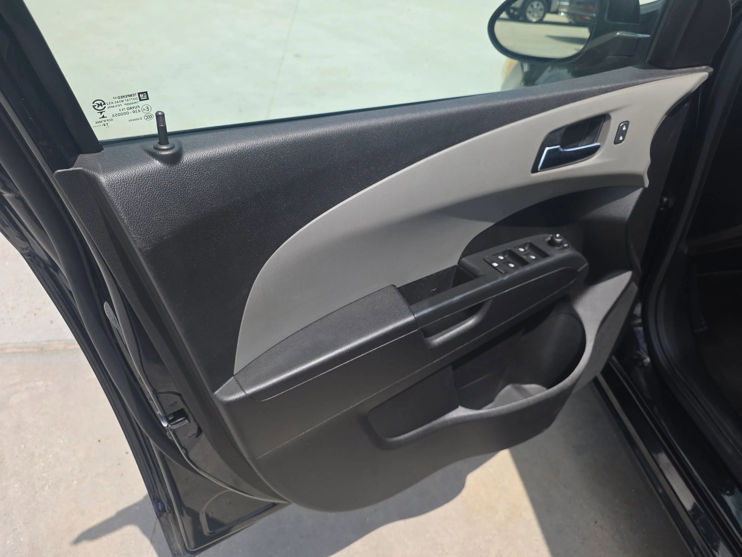 Used 2015 Chevrolet Sonic LT w/ Fun and Sun Package FWD image 24