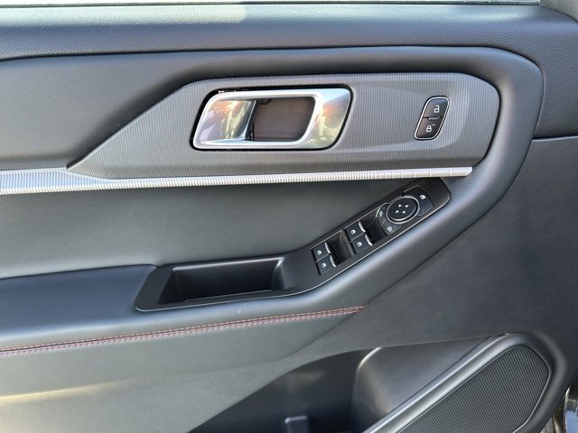 Used 2025 Ford Explorer ST-Line w/ ST-Line Street Pack image 3