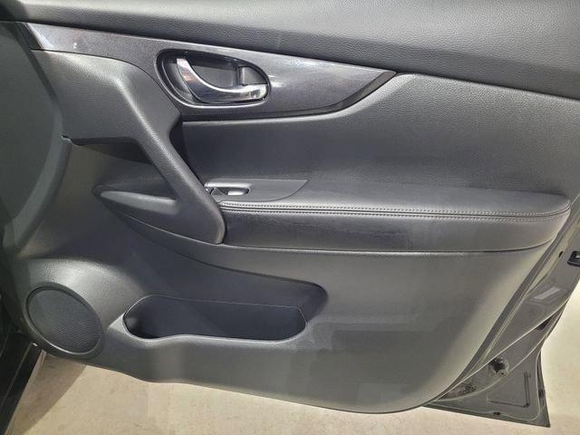 Used 2017 Nissan Rogue SV image 60