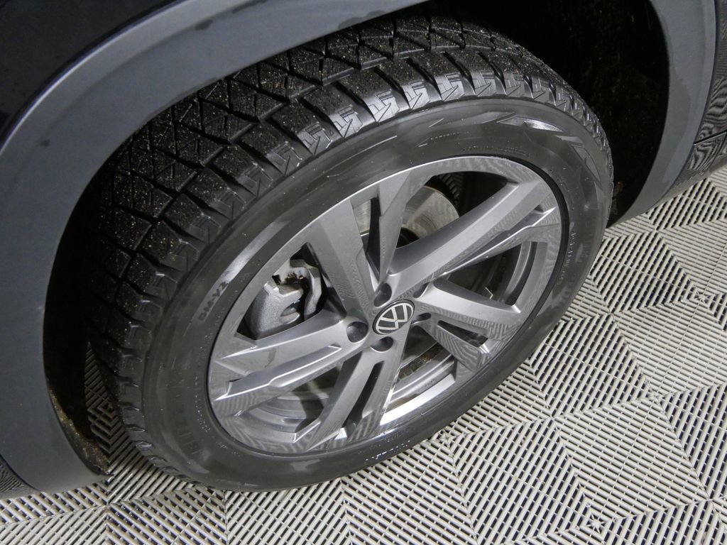 Used 2024 Volkswagen Atlas Cross Sport SEL R-Line image 10