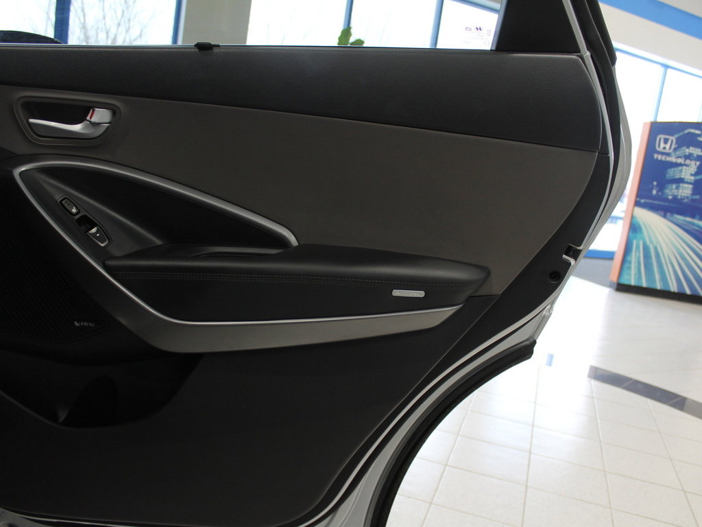 Used 2017 Hyundai Santa Fe Limited image 22