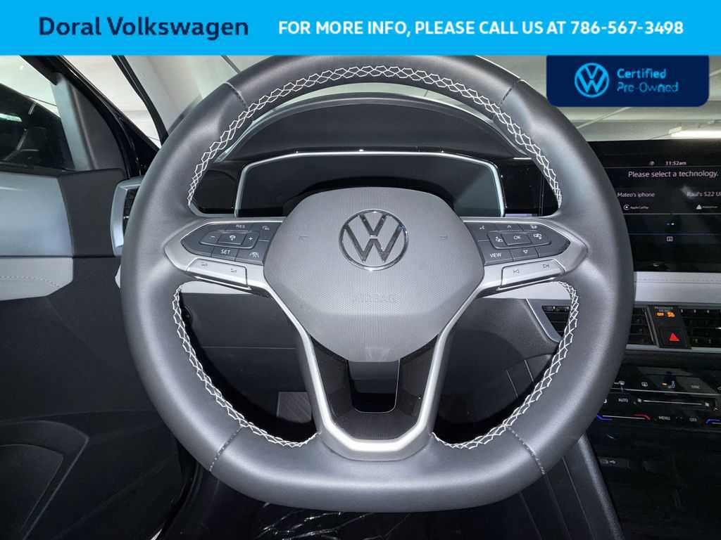 Used 2025 Volkswagen Taos SE FWD image 15