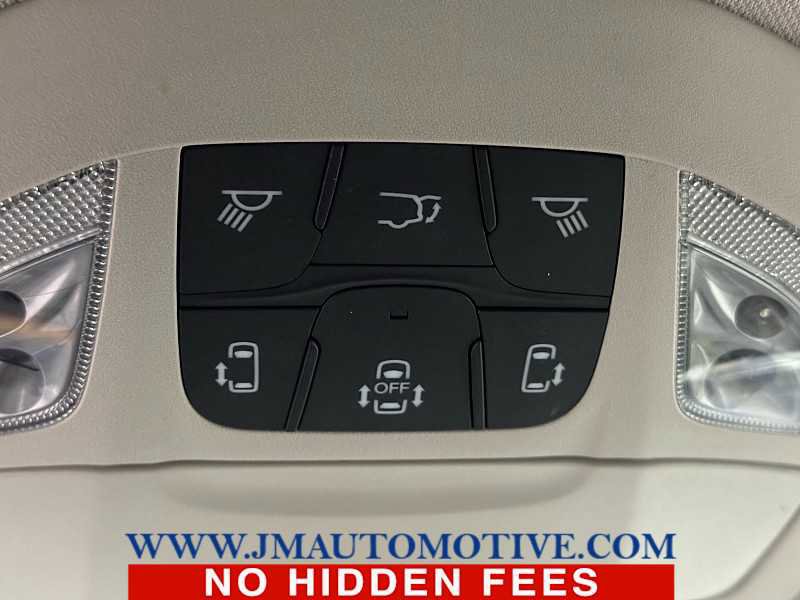 Used 2021 Chrysler Pacifica Touring-L image 38