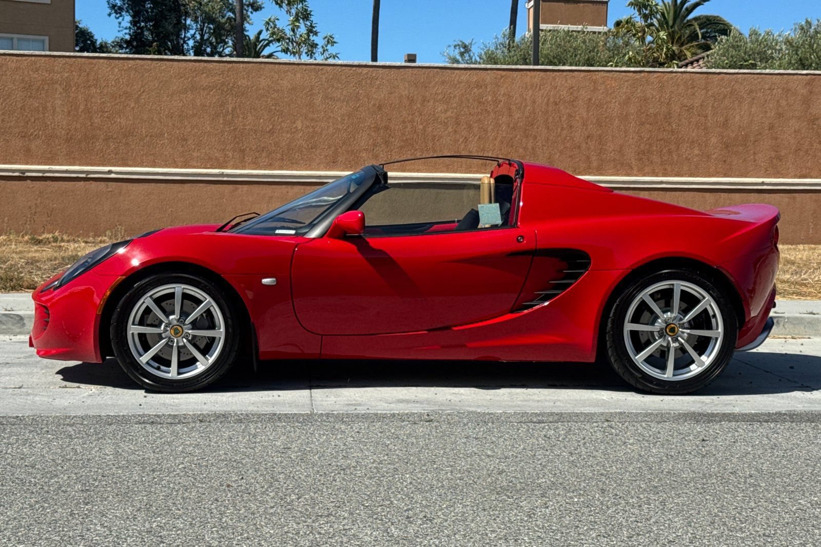 Used 2005 Lotus Elise RWD image 8