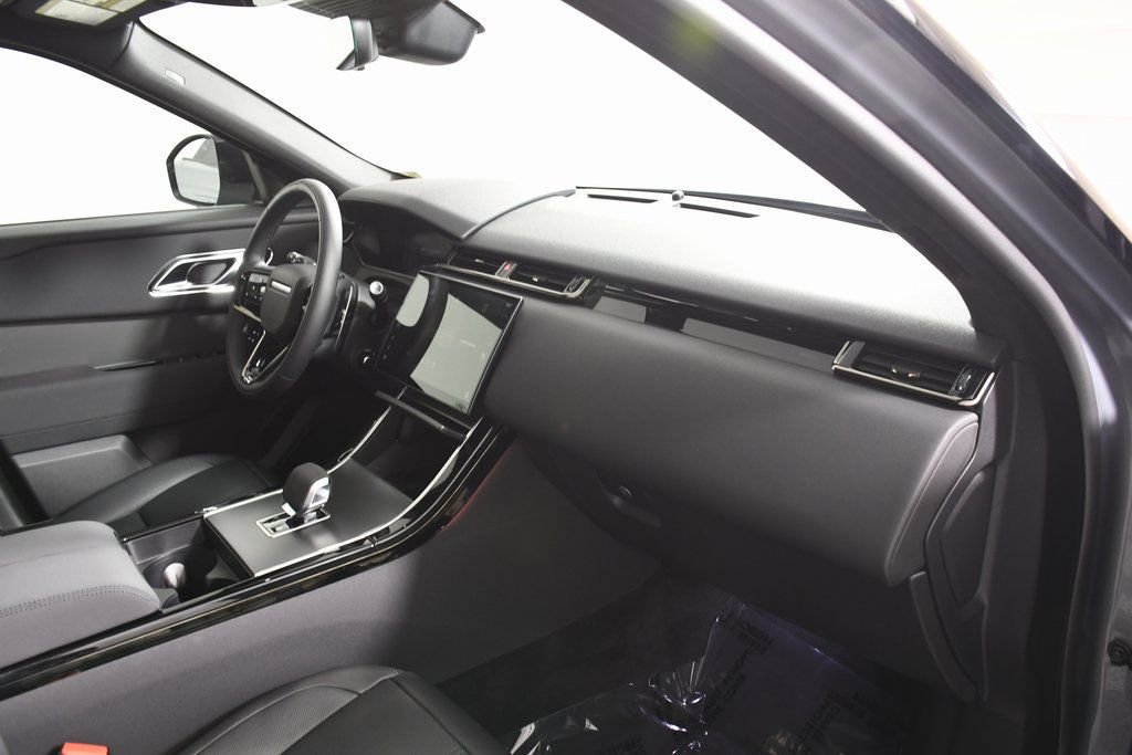 Certified 2025 Land Rover Range Rover Velar Dynamic SE image 19