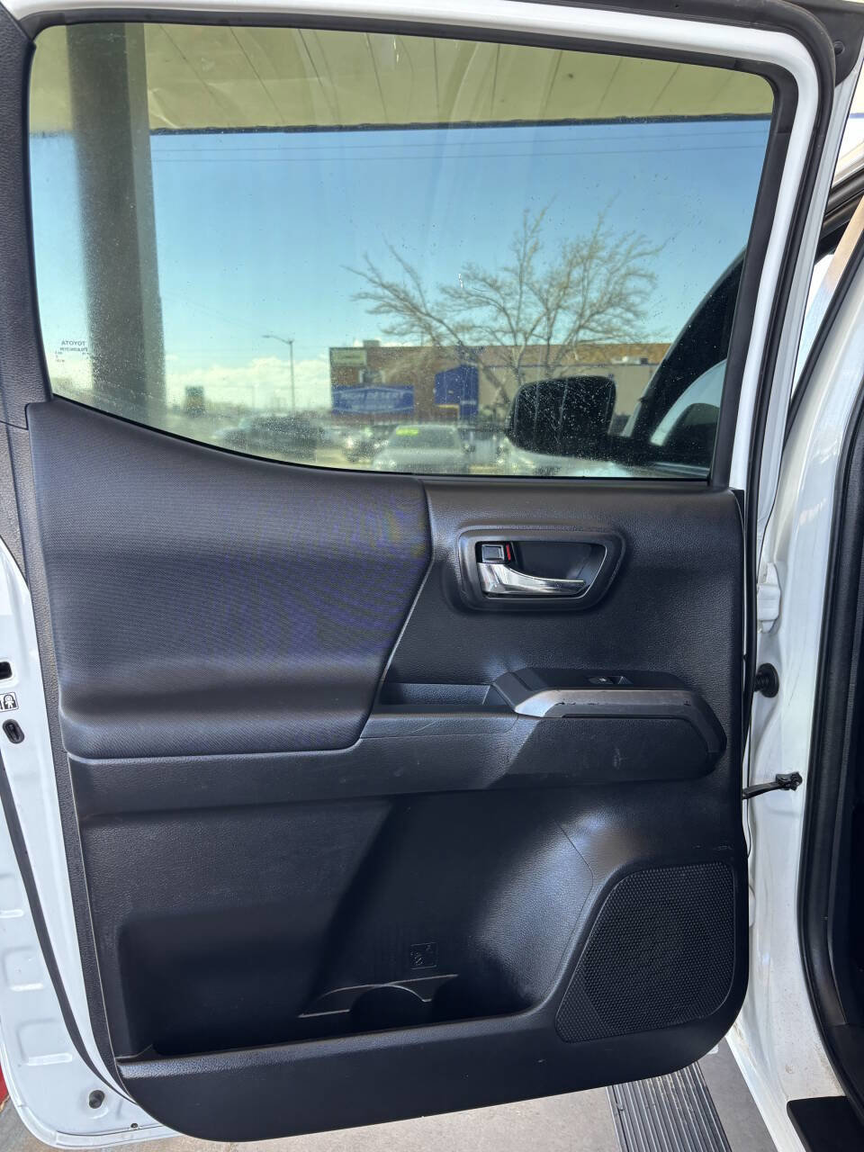 Used 2019 Toyota Tacoma TRD Off-Road w/ Technology Package AWD/4WD image 13