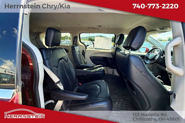 Used 2019 Chrysler Pacifica Touring-L FWD image 21