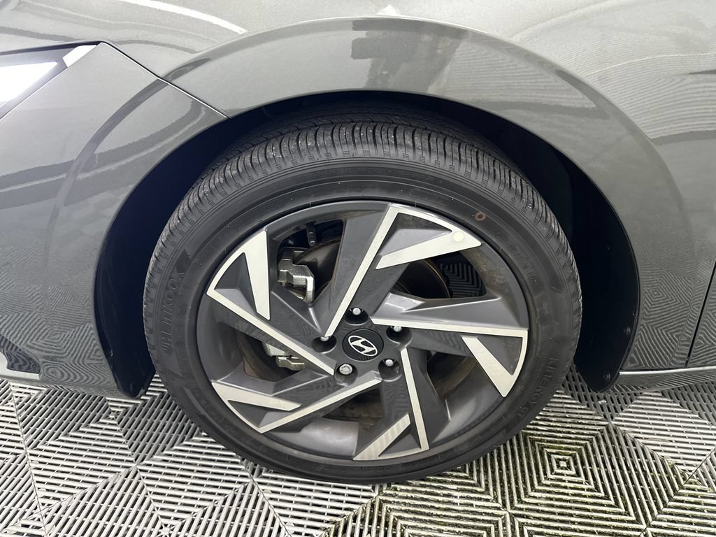 Used 2025 Hyundai Elantra Limited FWD image 12