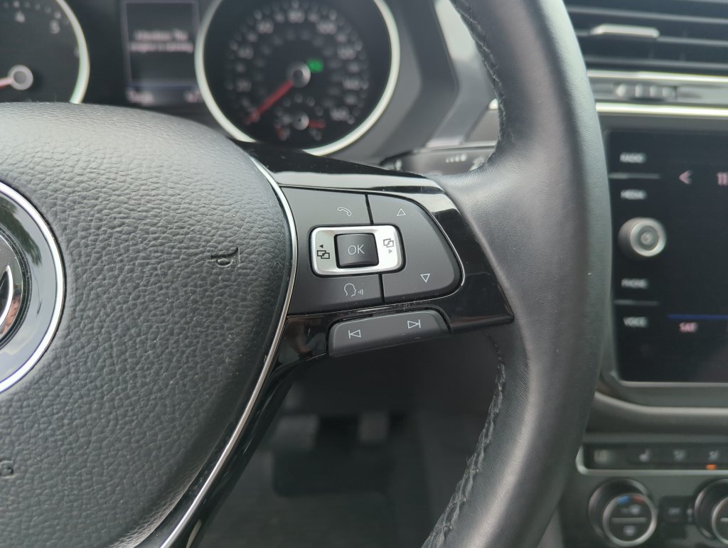 Used 2018 Volkswagen Tiguan SE w/ Panoramic Sunroof Package FWD image 23