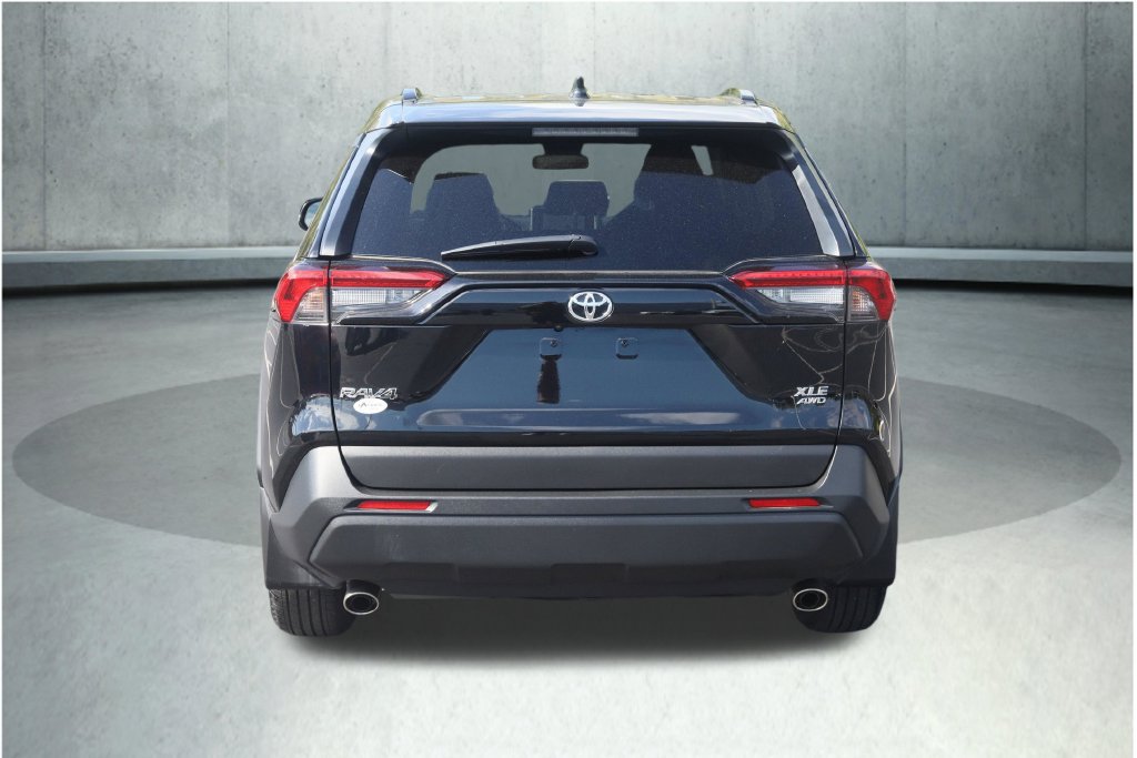 Used 2023 Toyota RAV4 XLE AWD/4WD image 11