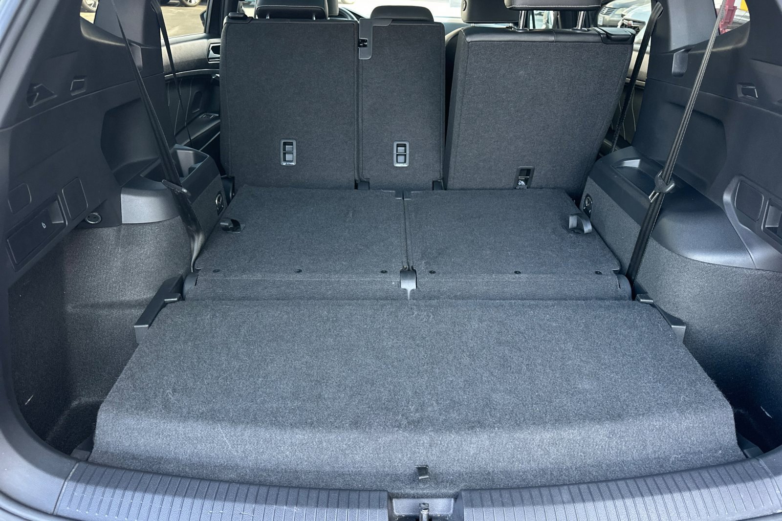 Certified 2024 Volkswagen Tiguan SE R-Line image 16