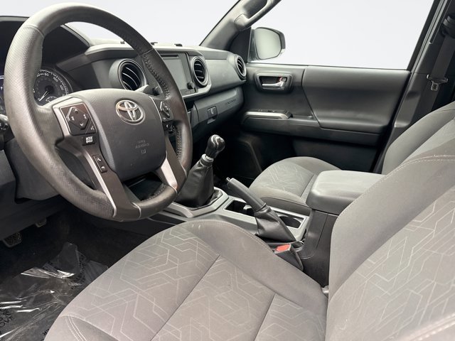 Used 2017 Toyota Tacoma TRD Sport w/ Tow Package image 10
