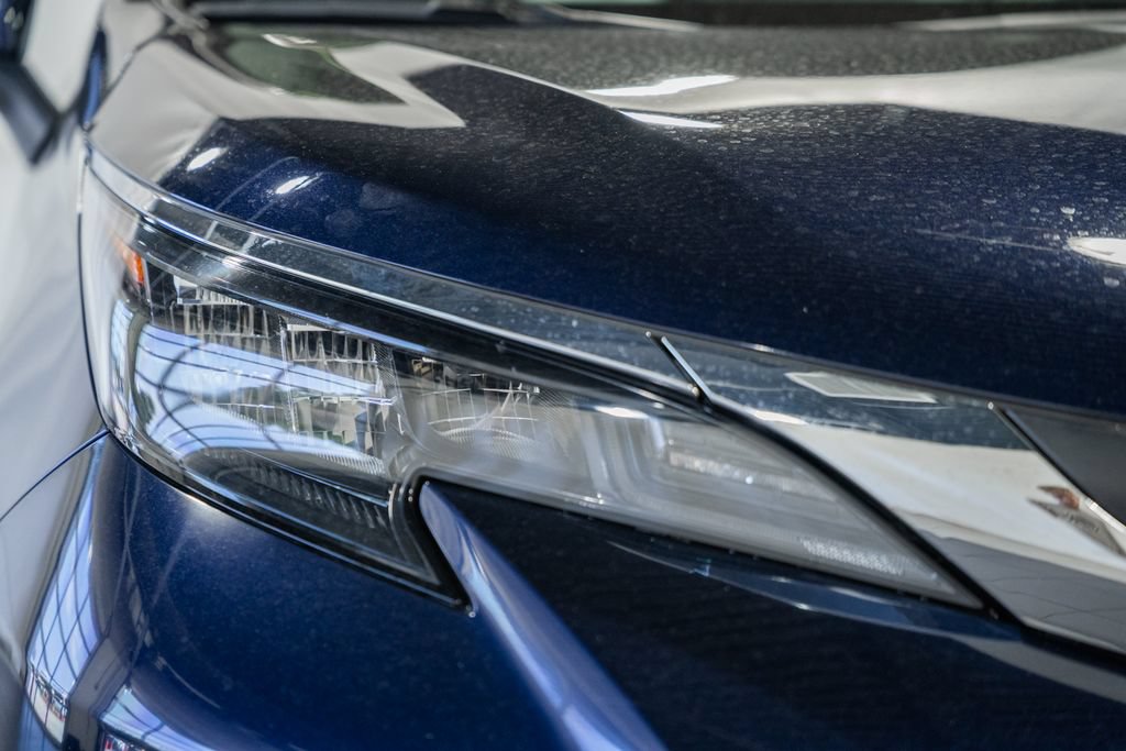 Used 2025 Toyota Sienna XLE FWD image 13