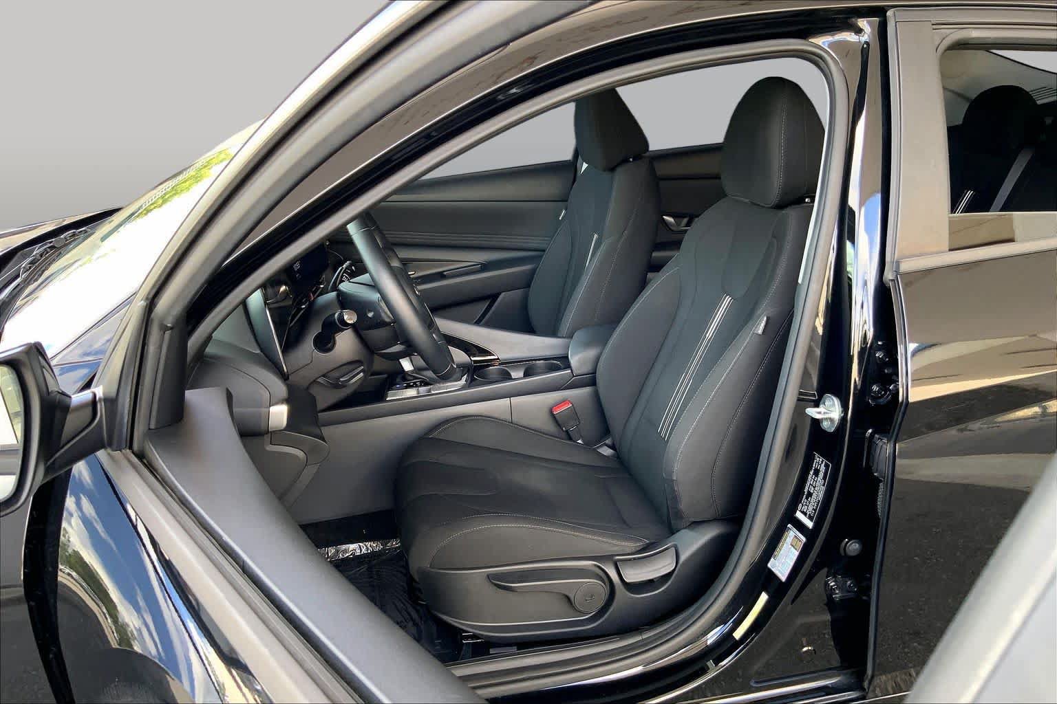 Used 2023 Hyundai Elantra SEL w/ Convenience Package FWD image 8