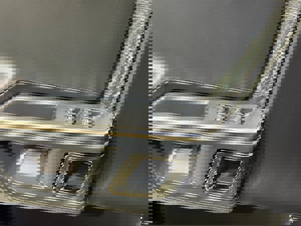 Used 2022 Rivian R1T Adventure image 12